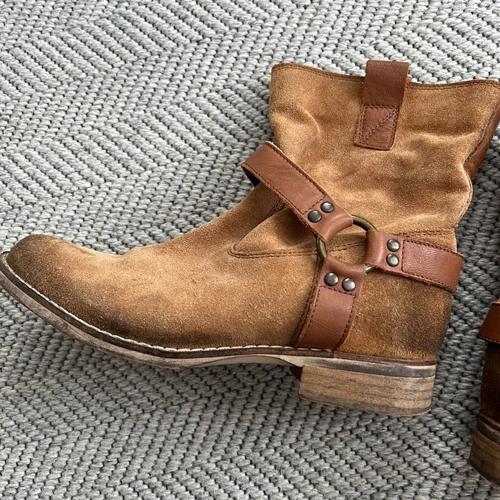 Harness boots